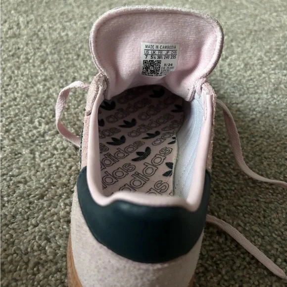 Adidas Women’s Suede Sneakers in Light Pink with Navy Stripes (size 7) - Picture 8 of 9